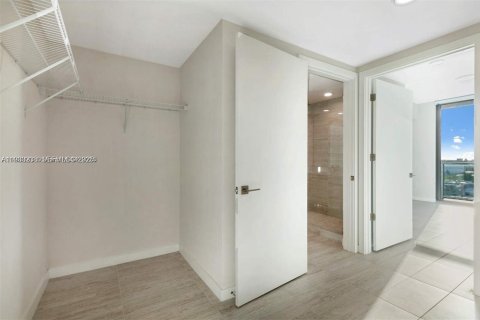 Condo in Miami, Florida, 1 bedroom  № 1991084 - photo 14