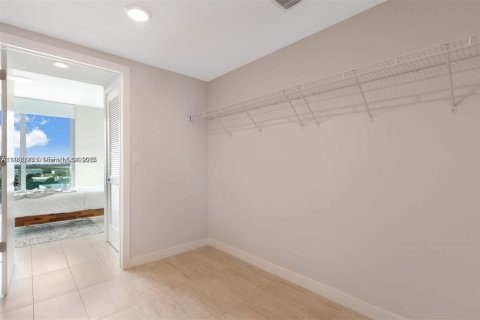 Condo in Miami, Florida, 1 bedroom  № 1991084 - photo 12