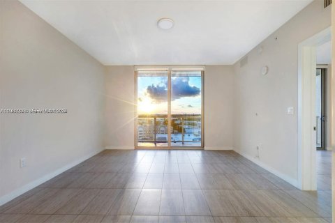 Condo in Miami, Florida, 1 bedroom  № 1991084 - photo 22