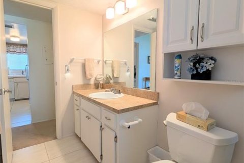 Condo in Bradenton, Florida, 2 bedrooms  № 2377836 - photo 16