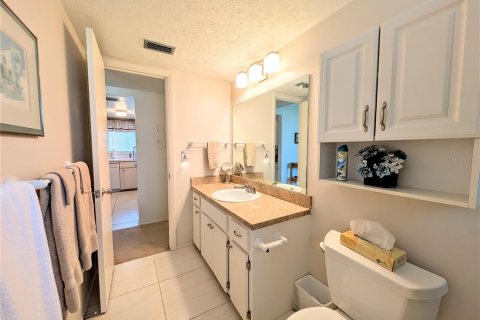 Condo in Bradenton, Florida, 2 bedrooms  № 2377836 - photo 20