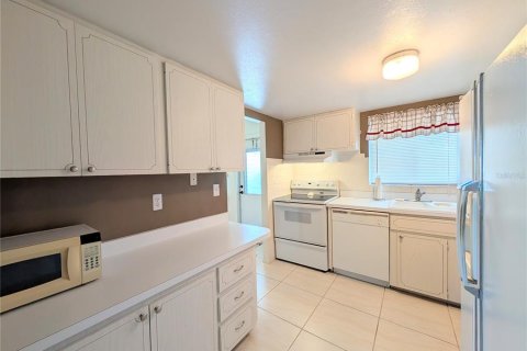 Condo in Bradenton, Florida, 2 bedrooms  № 2377836 - photo 5