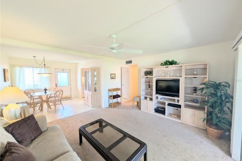Condo in Bradenton, Florida, 2 bedrooms  № 2377836 - photo 9