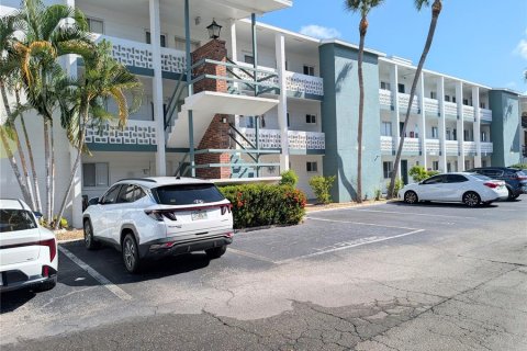Condo in Bradenton, Florida, 2 bedrooms  № 2377836