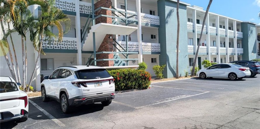 Condo in Bradenton, Florida, 2 bedrooms  № 2377836