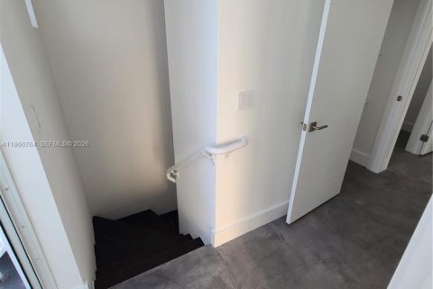 House in Miami Beach, Florida 3 bedrooms, 162.58 sq.m. № 2028374 - photo 21