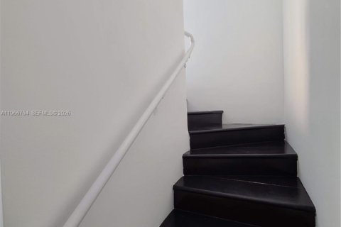 House in Miami Beach, Florida 3 bedrooms, 162.58 sq.m. № 2028374 - photo 14