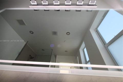 House in Miami Beach, Florida 3 bedrooms, 162.58 sq.m. № 2028374 - photo 28