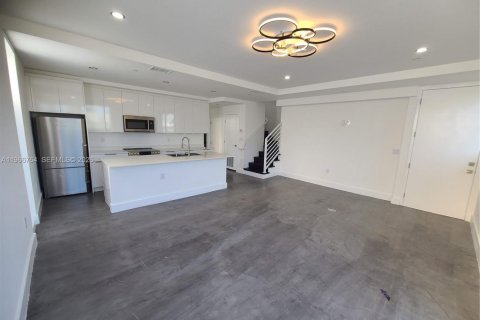 House in Miami Beach, Florida 3 bedrooms, 162.58 sq.m. № 2028374 - photo 5