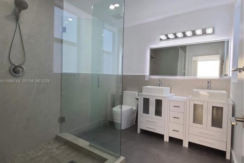 House in Miami Beach, Florida 3 bedrooms, 162.58 sq.m. № 2028374 - photo 26