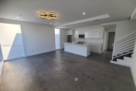 House in Miami Beach, Florida 3 bedrooms, 162.58 sq.m. № 2028374 - photo 4