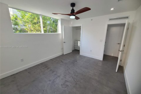 House in Miami Beach, Florida 3 bedrooms, 162.58 sq.m. № 2028374 - photo 8