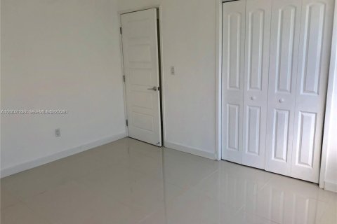 Condo in Miami Beach, Florida, 1 bedroom  № 2070872 - photo 16