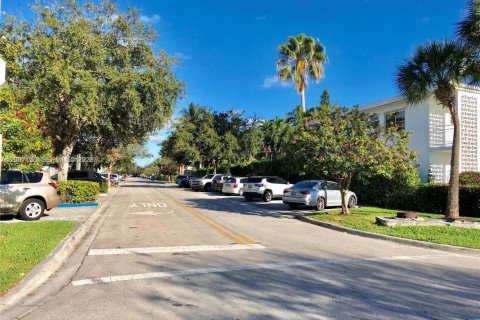 Condo in Miami Beach, Florida, 1 bedroom  № 2070872 - photo 24