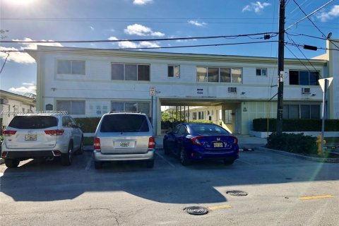Condo in Miami Beach, Florida, 1 bedroom  № 2070872 - photo 23