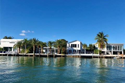 Condo in Miami Beach, Florida, 1 bedroom  № 2070872 - photo 25