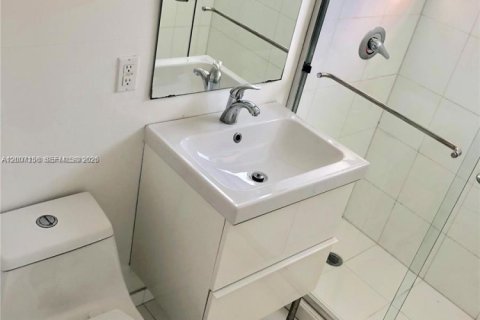 Condo in Miami Beach, Florida, 1 bedroom  № 2070872 - photo 20