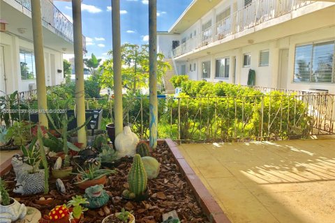 Condo in Miami Beach, Florida, 1 bedroom  № 2070872 - photo 5