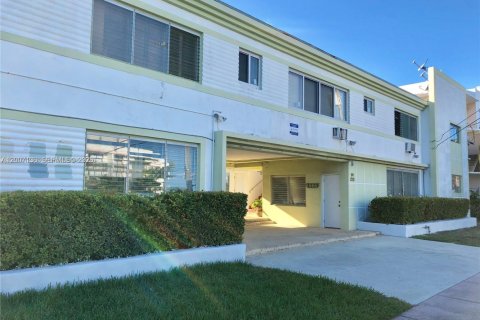 Condo in Miami Beach, Florida, 1 bedroom  № 2070872 - photo 2