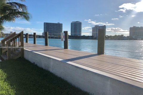 Condo in Miami Beach, Florida, 1 bedroom  № 2070872 - photo 6