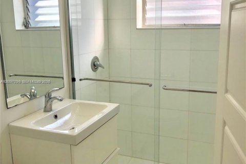 Condo in Miami Beach, Florida, 1 bedroom  № 2070872 - photo 19