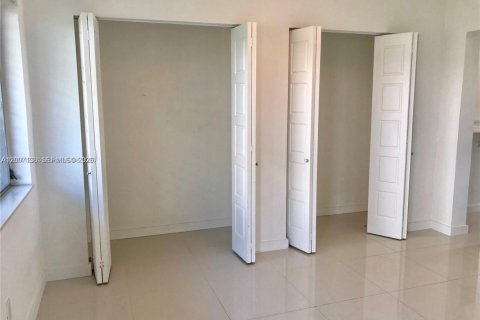 Condo in Miami Beach, Florida, 1 bedroom  № 2070872 - photo 10