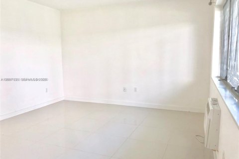 Condo in Miami Beach, Florida, 1 bedroom  № 2070872 - photo 18