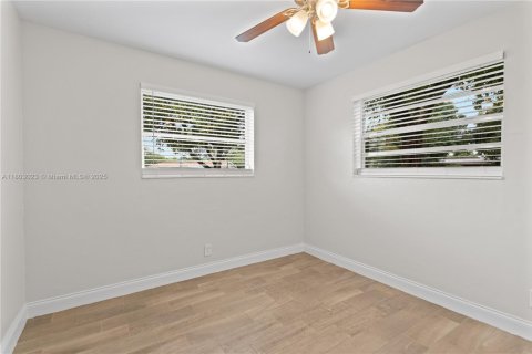 House in Margate, Florida 3 bedrooms, 125.23 sq.m. № 1784012 - photo 2