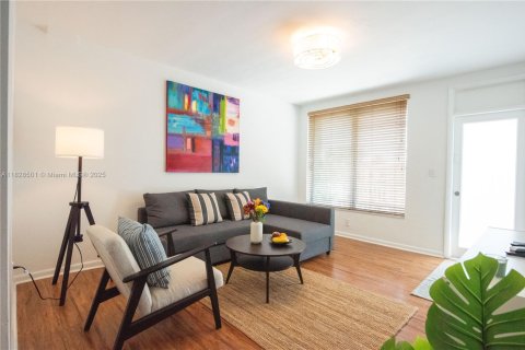 Condominio en alquiler en Miami Beach, Florida, 1 dormitorio, 65.03 m2 № 1811451 - foto 1