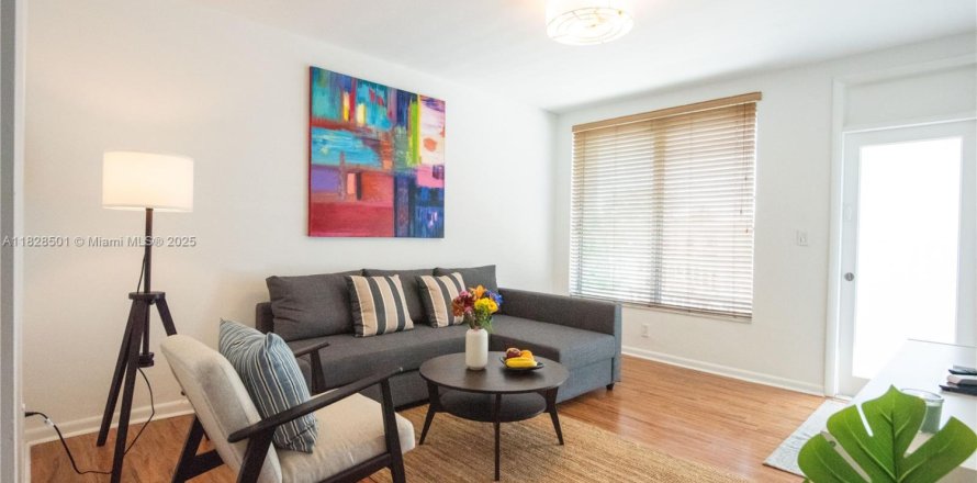 Condominio en Miami Beach, Florida, 1 dormitorio  № 1811451