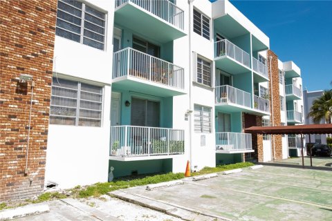 Condominio en alquiler en Miami Beach, Florida, 1 dormitorio, 65.03 m2 № 1811451 - foto 20