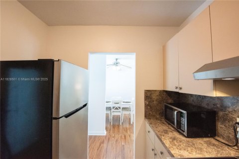 Condominio en alquiler en Miami Beach, Florida, 1 dormitorio, 65.03 m2 № 1811451 - foto 13