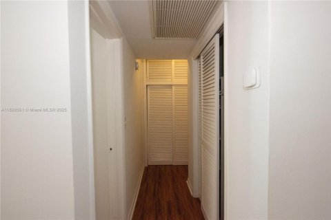 Condominio en alquiler en Miami Beach, Florida, 1 dormitorio, 65.03 m2 № 1811451 - foto 10