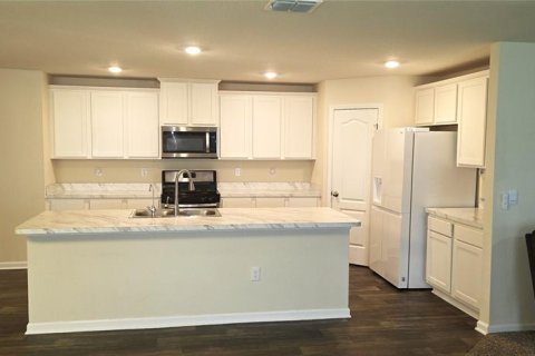 House in Bunnell, Florida 4 bedrooms, 199.46 sq.m. № 2232369 - photo 7