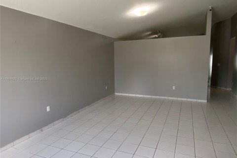 House in Miami, Florida 4 bedrooms, 167.6 sq.m. № 1953200 - photo 3