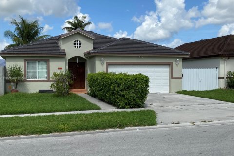House in Miami, Florida 4 bedrooms, 167.6 sq.m. № 1953200 - photo 1