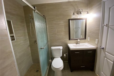 House in Miami, Florida 4 bedrooms, 167.6 sq.m. № 1953200 - photo 9