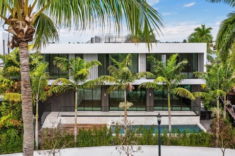 House in Miami Beach, Florida 4 bedrooms, 285.86 sq.m. № 1480915 - photo 1