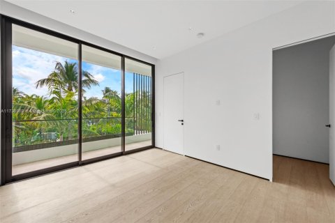 House in Miami Beach, Florida 4 bedrooms, 285.86 sq.m. № 1480915 - photo 29