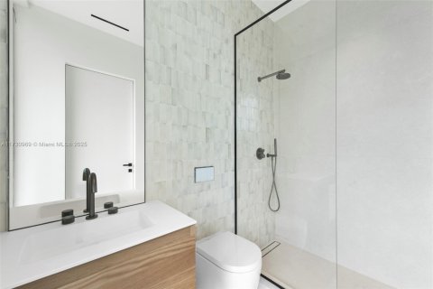 House in Miami Beach, Florida 4 bedrooms, 285.86 sq.m. № 1480915 - photo 30