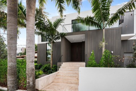 House in Miami Beach, Florida 4 bedrooms, 285.86 sq.m. № 1480915 - photo 5