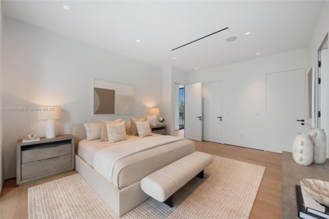 House in Miami Beach, Florida 4 bedrooms, 285.86 sq.m. № 1480915 - photo 20