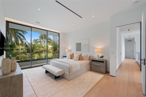 House in Miami Beach, Florida 4 bedrooms, 285.86 sq.m. № 1480915 - photo 19