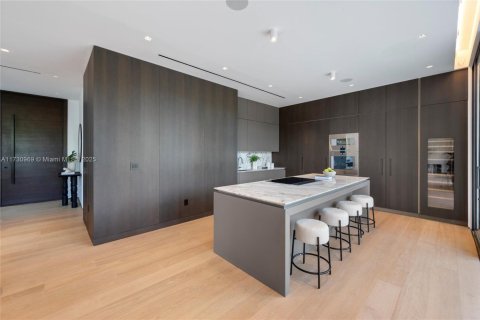 House in Miami Beach, Florida 4 bedrooms, 285.86 sq.m. № 1480915 - photo 8