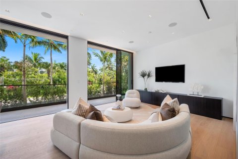 House in Miami Beach, Florida 4 bedrooms, 285.86 sq.m. № 1480915 - photo 12