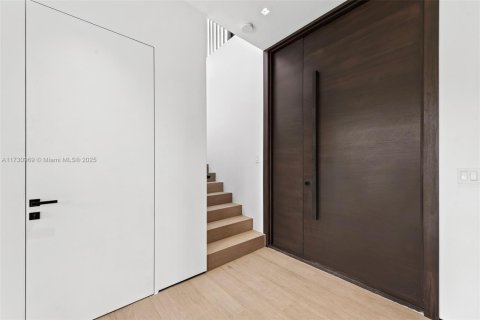 House in Miami Beach, Florida 4 bedrooms, 285.86 sq.m. № 1480915 - photo 17