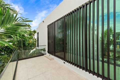 House in Miami Beach, Florida 4 bedrooms, 285.86 sq.m. № 1480915 - photo 26