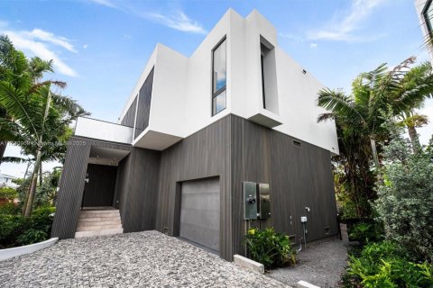House in Miami Beach, Florida 4 bedrooms, 285.86 sq.m. № 1480915 - photo 3