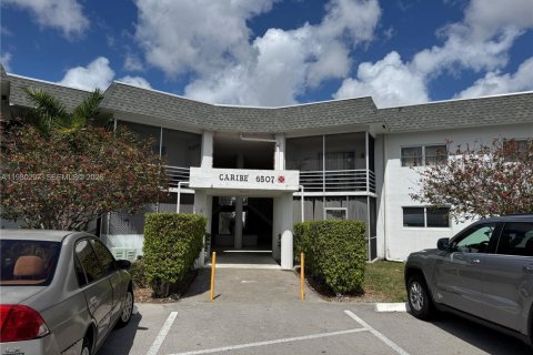 Condominio en Margate, Florida, 2 dormitorios  № 2175192