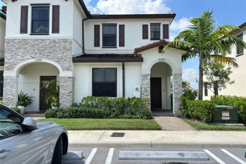 Townhouse in Miami, Florida 3 bedrooms, 123.37 sq.m. № 2012897 - photo 2